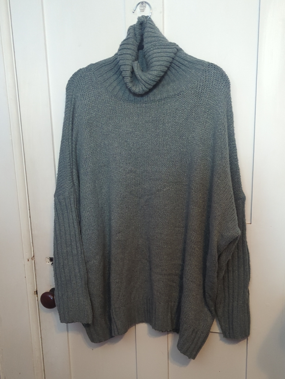Green/Gray Long Sleeve Turtleneck Drop Shoulder Soft Knit Sweater. Gently Worn.